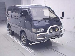 MITSUBISHI DELICA WAGON